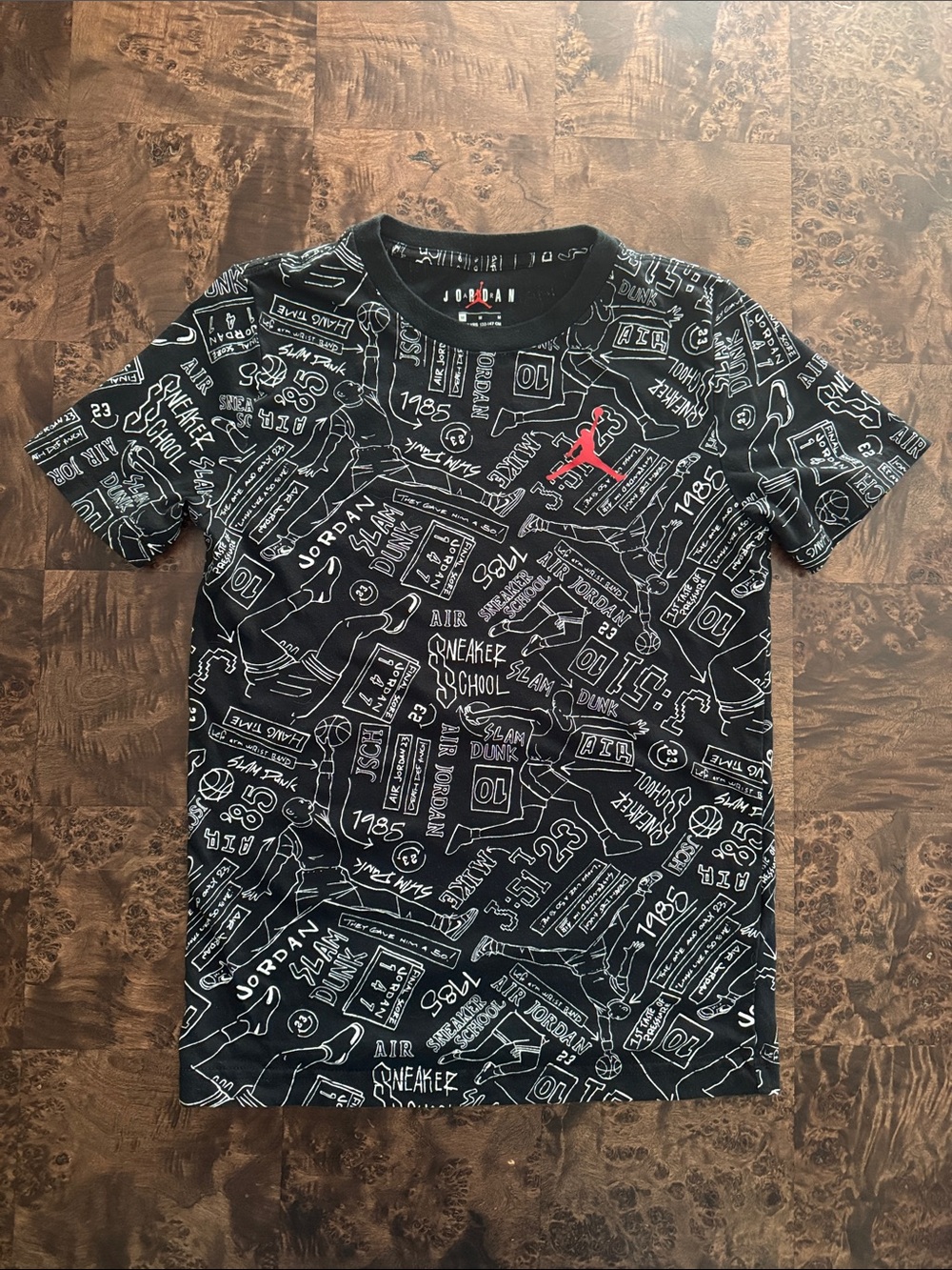 Boys Jordan Sneaker School Shirt Size M (10-12)